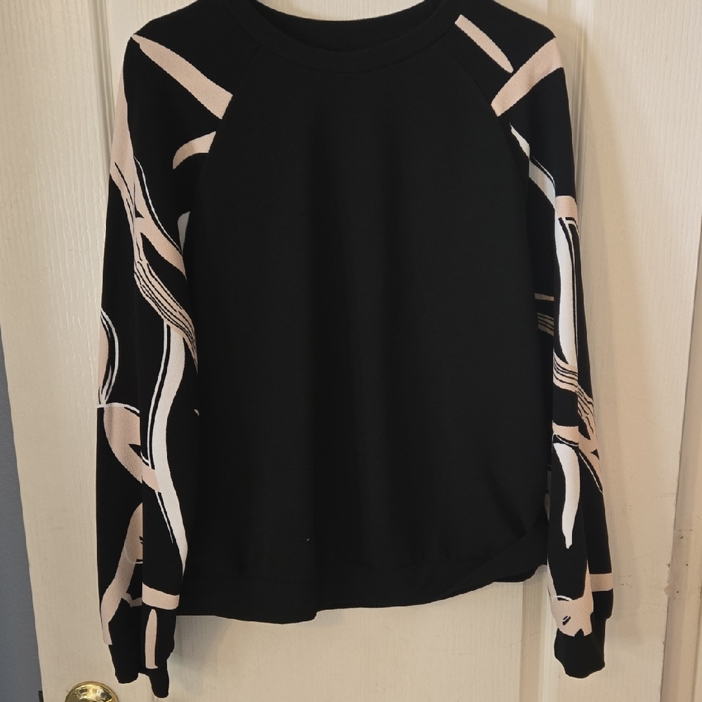 Black and Beige Patterned Sweatshirt